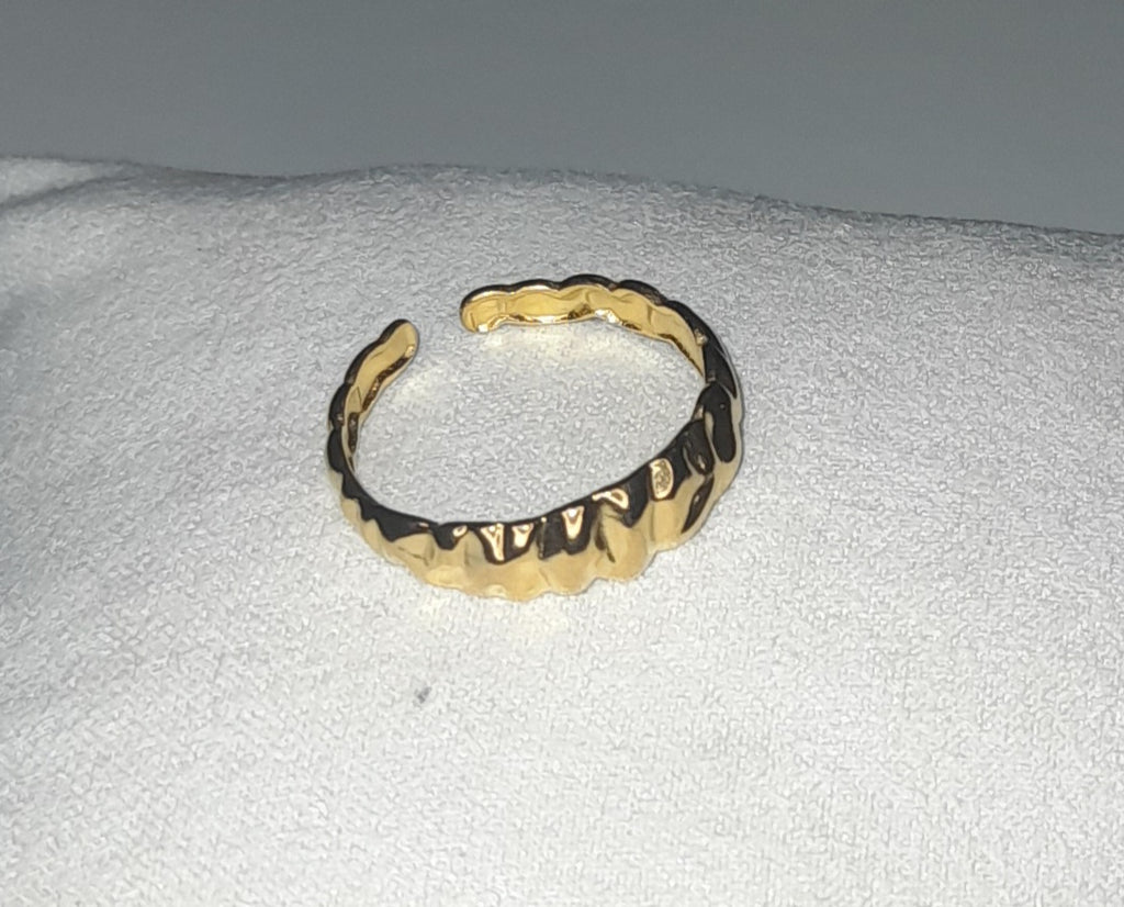 Stainless steel wavy textured adjustable ring (golden or silver colour)