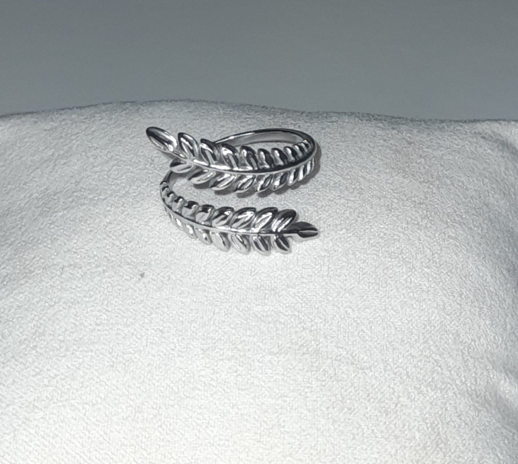 Stainless steel adjustable roman/greek goddess leaf ring in silver colour