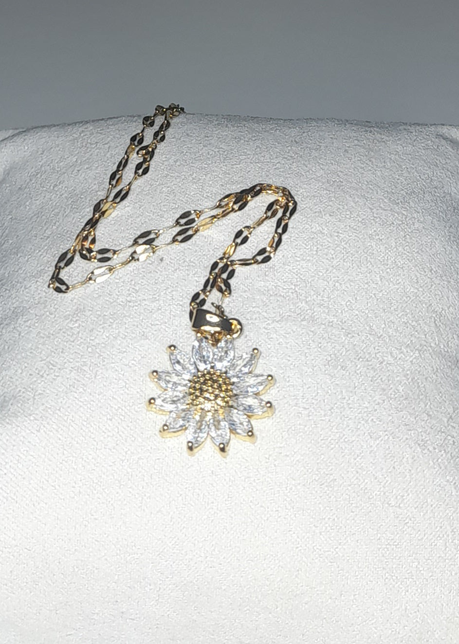 Stainless steel golden colour necklace with sunflower