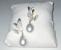 Butterfly earrings with artificial pearl eardrops