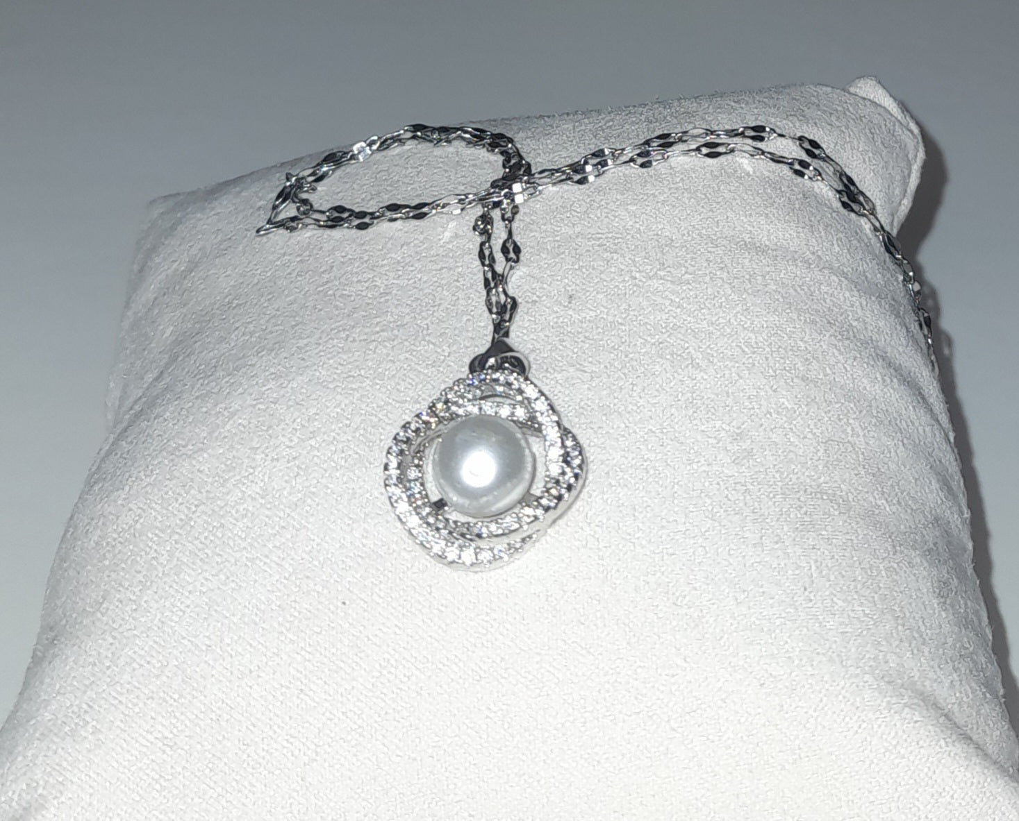 Stainless steel silver colour pendant with encrusted zirconia and artificial pearl