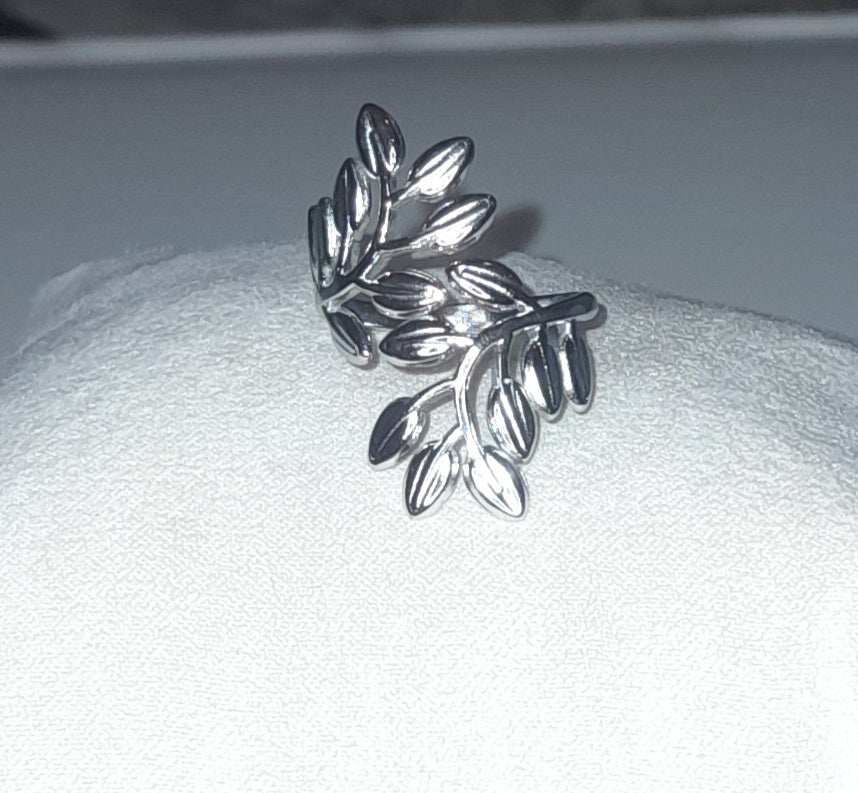Stainless steel roman/greek goddess leaf ring (silver or gold colour)