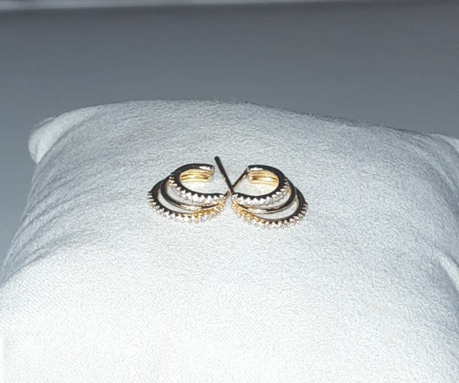 Tripple golden stud earrings with zircon